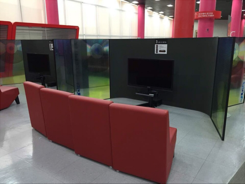 4人电影院2.jpg