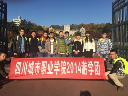 校门蹲2.jpg
